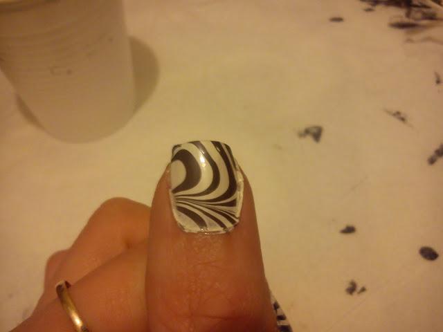 Nails-Black and White Water Marble