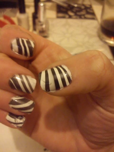 Nails-Black and White Water Marble