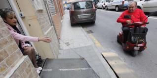 Las rampas que utilizan para poder acceder a la calle desde su vivienda