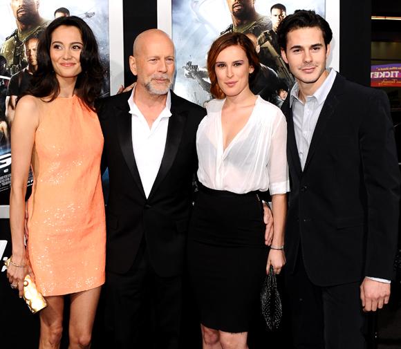 Bruce Willis es feliz al lado de todas sus 'chicas' y su nuevo 'yerno'