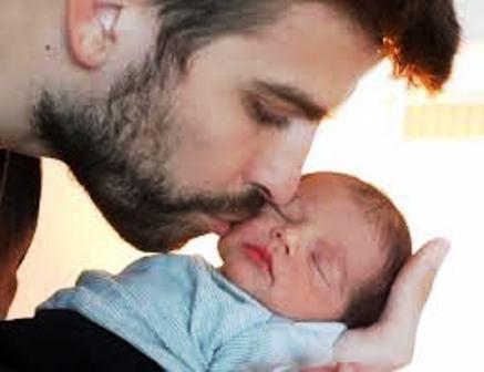 Gerard Piqué halaga a Shakira como madre