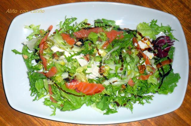 ENSALADA DE AHUMADOS CON QUESO Y NUECES