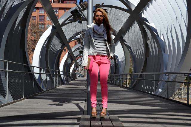 NEON PINKBuenos días!!! Que tal habéis pasado la Semana S...