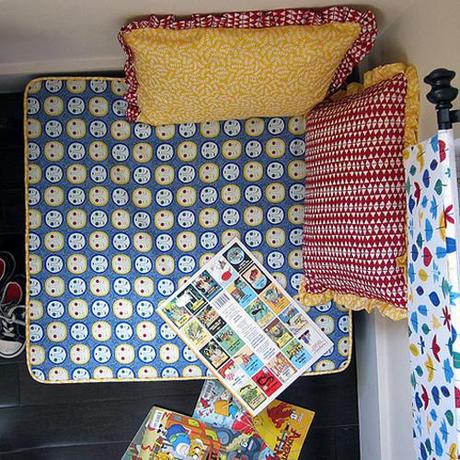 FLOTANDO EN LA NOVENA NUBE. RINCÓN DE LECTURA FLOTANDO EN LA NOVENA NUBE. RINCÓN DE LECTURA