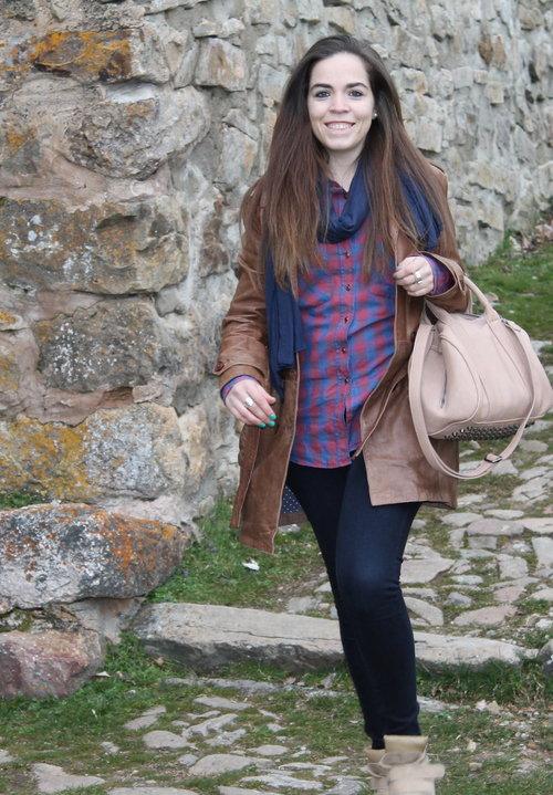 Massimo Dutti  Gabardinasmassimodutti.comVisita massimodutti.com, Pull   & Bear  Camisas / Blusas and Massimo Dutti  Pañuelos / Bufandas / Echarpesmassimodutti.comVisita massimodutti.com