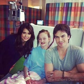 Ian Somerhalder & Nina Dobrev visitan a una fan enferma