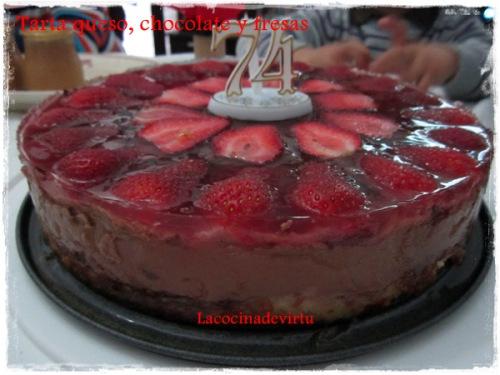 tarta chocolate, queso y fresas
