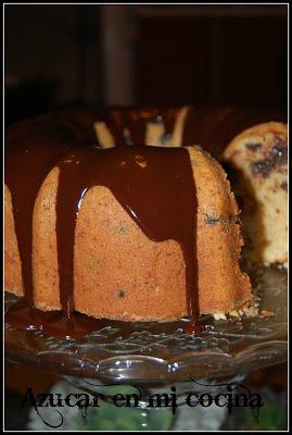 Bundt Bourbon con chip de chocolate y nueces… y una tarde de merienda