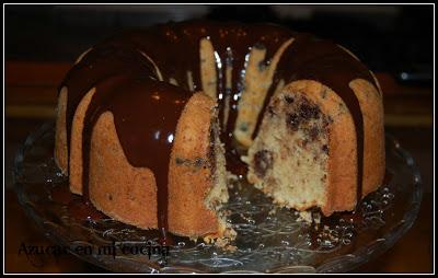 Bundt Bourbon con chip de chocolate y nueces… y una tarde de merienda