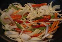 Chop-Suey de Pollo con Arroz Salvaje Frito