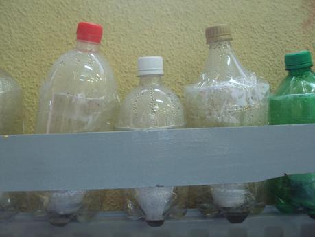 UN DESTILADOR DE AGUA UN DESTILADOR DE AGUA