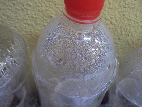 UN DESTILADOR DE AGUA UN DESTILADOR DE AGUA