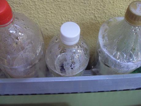 UN DESTILADOR DE AGUA UN DESTILADOR DE AGUA