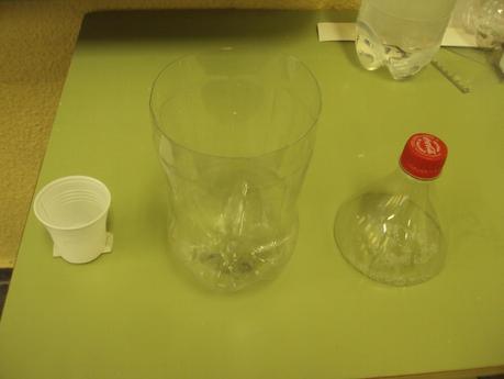 UN DESTILADOR DE AGUA UN DESTILADOR DE AGUA