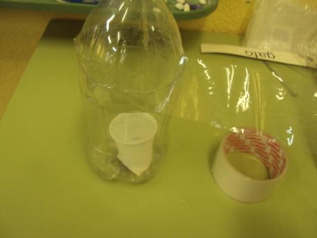 UN DESTILADOR DE AGUA UN DESTILADOR DE AGUA