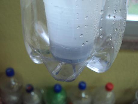 UN DESTILADOR DE AGUA UN DESTILADOR DE AGUA