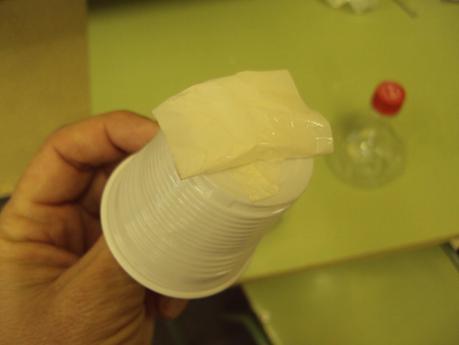 UN DESTILADOR DE AGUA UN DESTILADOR DE AGUA