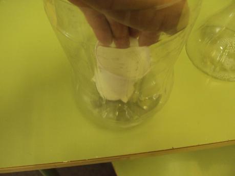 UN DESTILADOR DE AGUA UN DESTILADOR DE AGUA