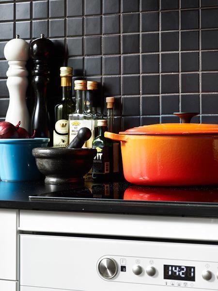 soluciones almacenaje decoración decoración práctica decoración piso pequeño estudio decoración mini pisos decoración interiores estilo nórdico decoración de interiores nórdicos cocinas pequeñas blancas cama armario blog decoración nórdica aprovechar espacio decoración 