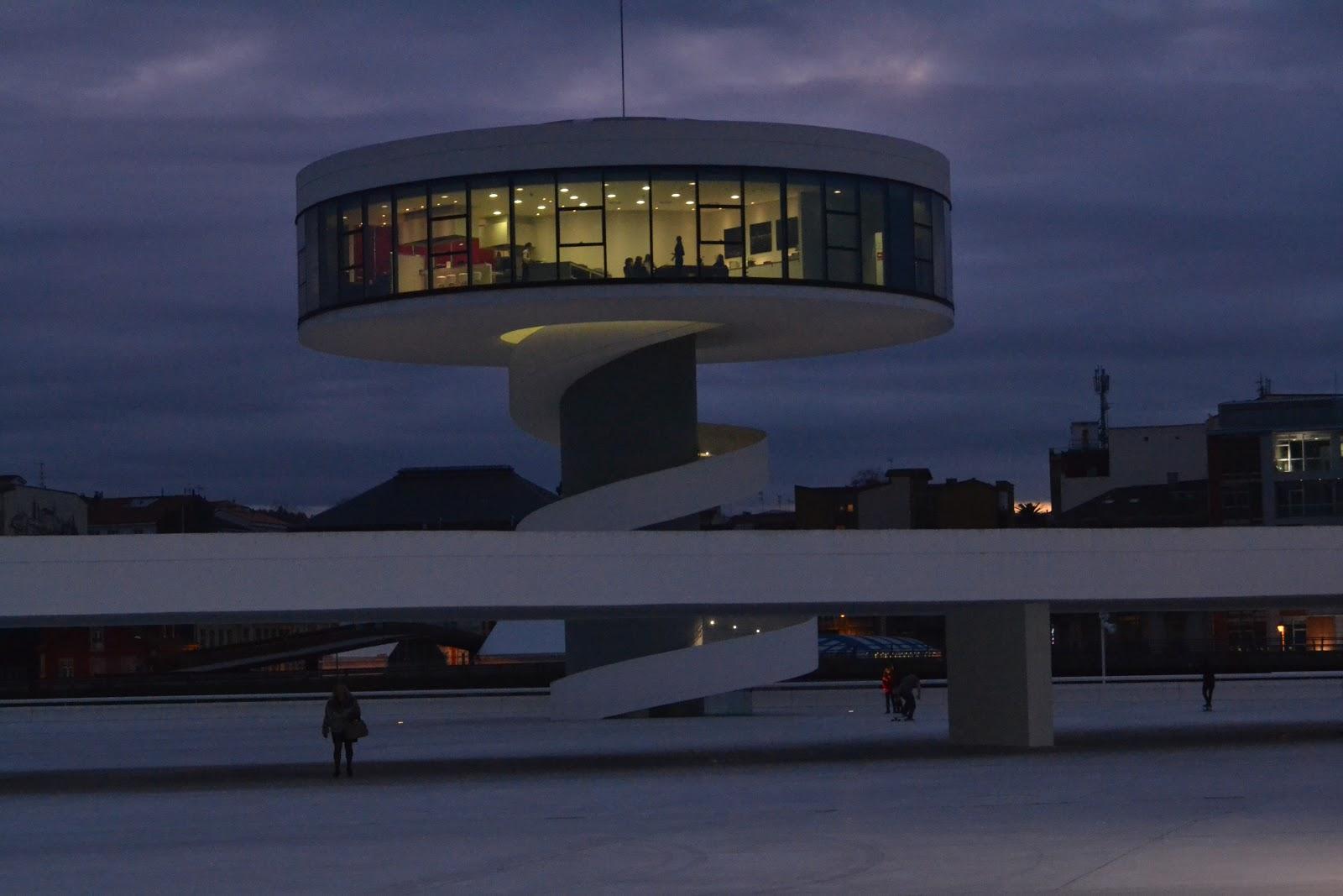 UN PASEO EN EL NIEMEYER