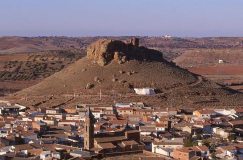 panoramica localidad montiel y castillo estrella