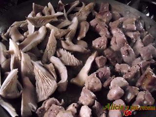 PAELLA DE CERDO Y SETAS