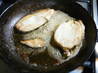 Pechuguitas de pollo con champignos y arvejas