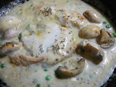 Pechuguitas de pollo con champignos y arvejas