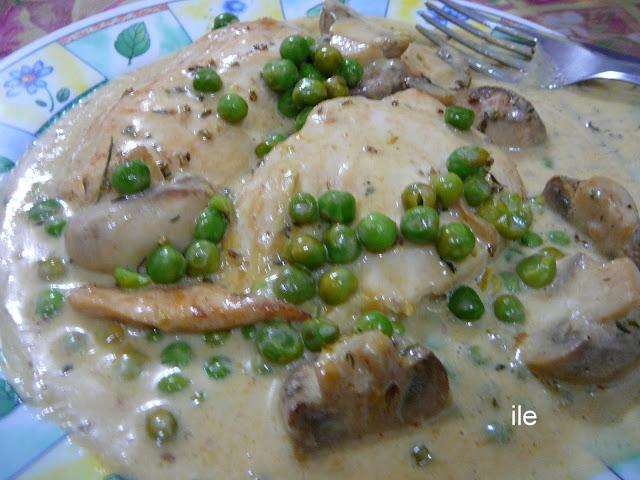 Pechuguitas de pollo con champignos y arvejas