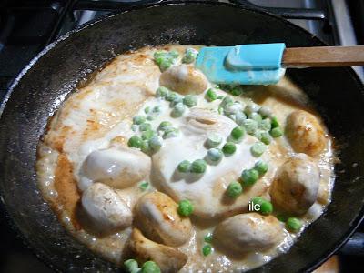 Pechuguitas de pollo con champignos y arvejas