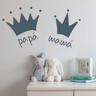 Vinilos_decorativos_especiales_con_coronas_de_papa_y_mama