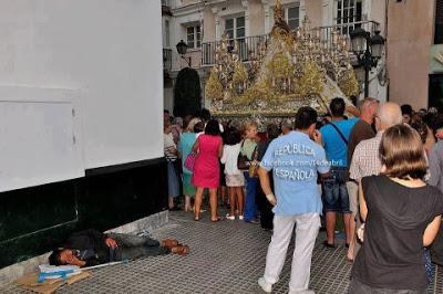 The New York Times critica el “lujo” de la Semana Santa española.
