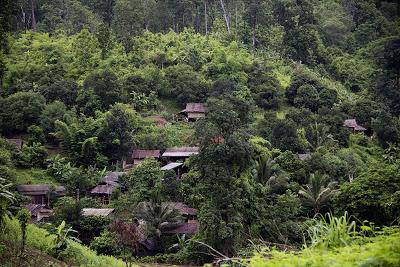 Las mujeres cuello de jirafa.