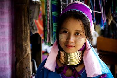 Las mujeres cuello de jirafa.