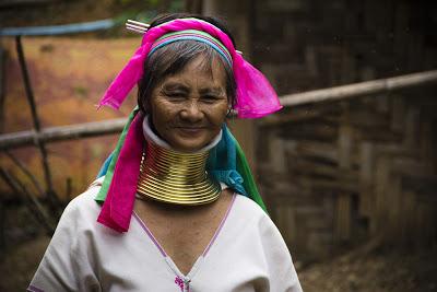 Las mujeres cuello de jirafa.
