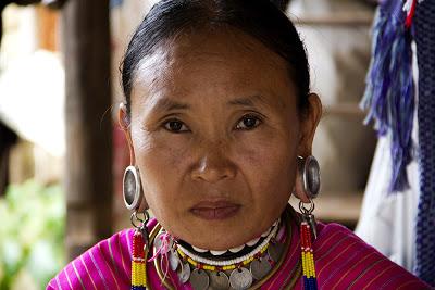 Las mujeres cuello de jirafa.