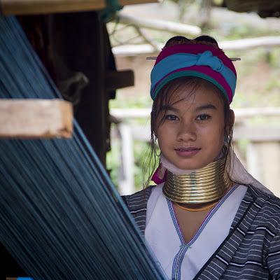 Las mujeres cuello de jirafa.