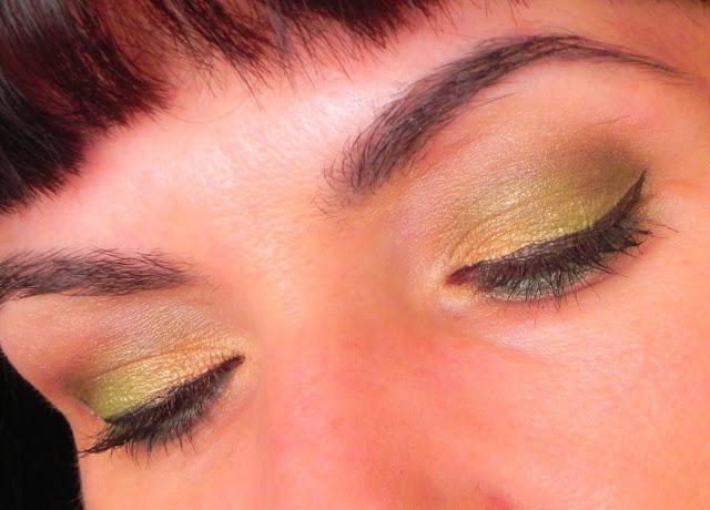 LOLA de primavera en verde lima y tonos suaves