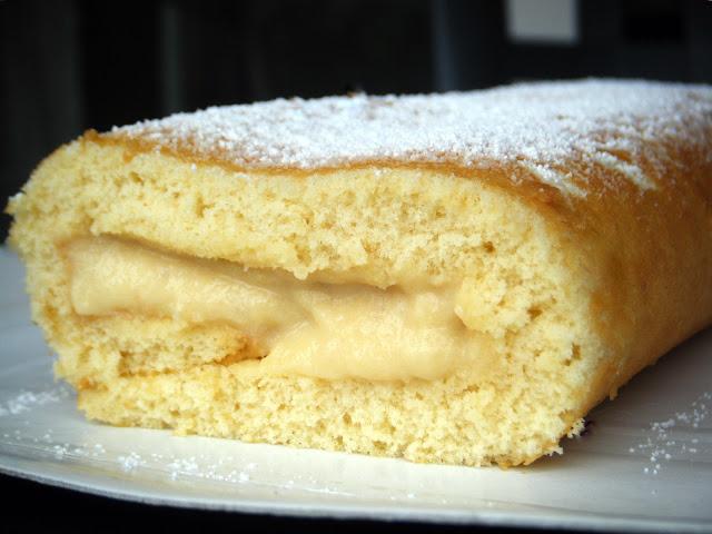 BRAZO DE GITANO RELLENO DE CREMA DE MANZANA