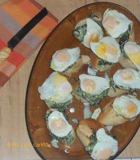 MONTADITOS DE ESPINACAS A LA CREMA DE AJO Y HUEVOS DE CODORNIZ