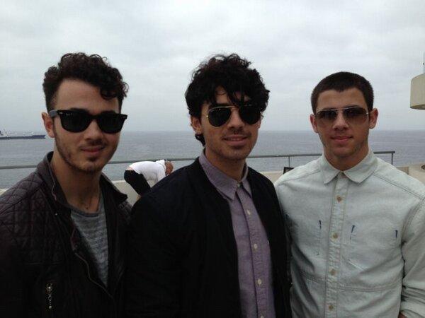 ¡Nuevo single de los Jonas Brothers es censurado en Australia!