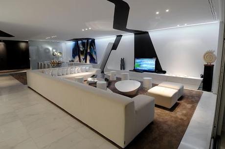 Selección de imágenes de interiorismo de una lujosa urbanización en Ibiza disenada por A-cero