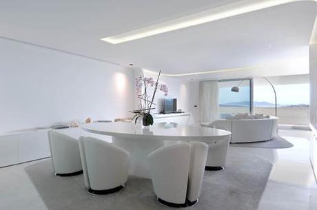 Selección de imágenes de interiorismo de una lujosa urbanización en Ibiza disenada por A-cero