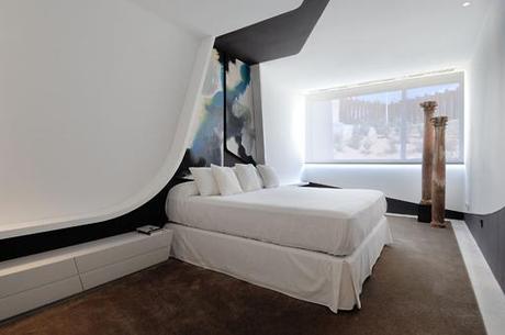 Selección de imágenes de interiorismo de una lujosa urbanización en Ibiza disenada por A-cero