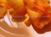 Fish chips acompañados salsa tártara