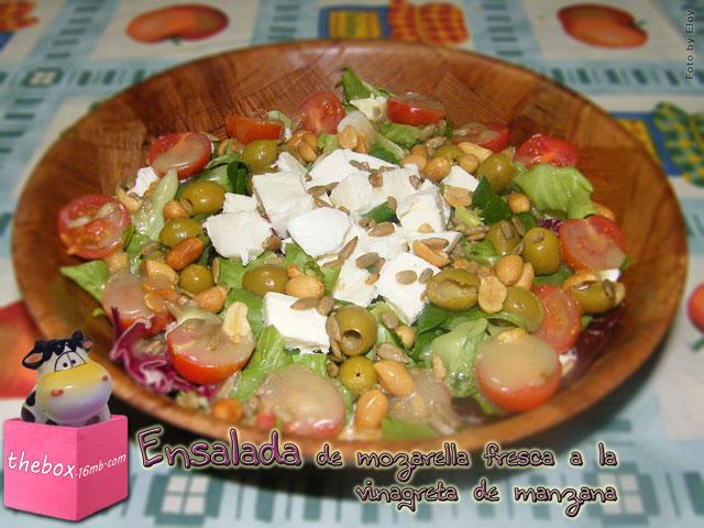 Ensalada de mozarella fresca con vinagreta de manzana