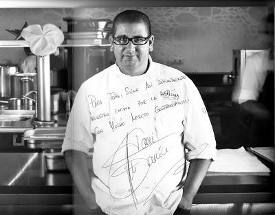 TIRADITO DE AGUACATE Y TOMATE CON PIPIRRANA EN SALSA DE MISO BLANCO