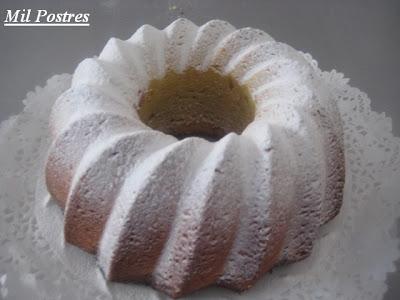 Bizcocho de leche y aceite de oliva suave, ideal para tartas de fondant