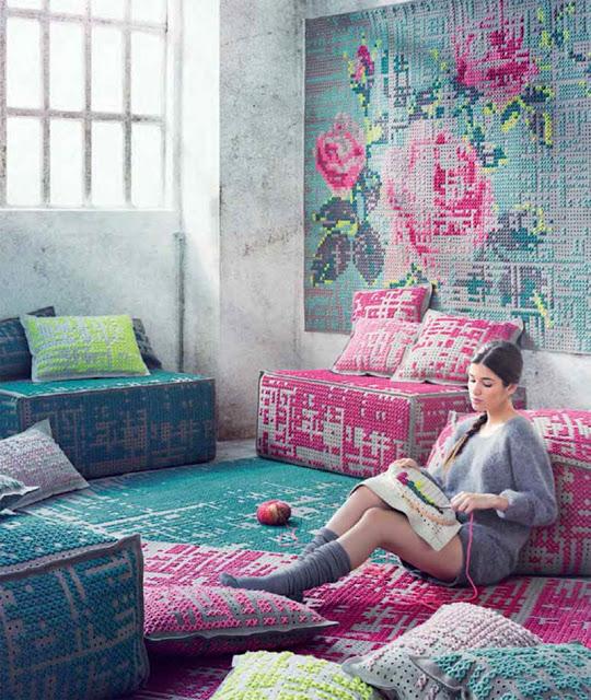 ALFOMBRAS Y PUFFS DE PUNTO DE CRUZ