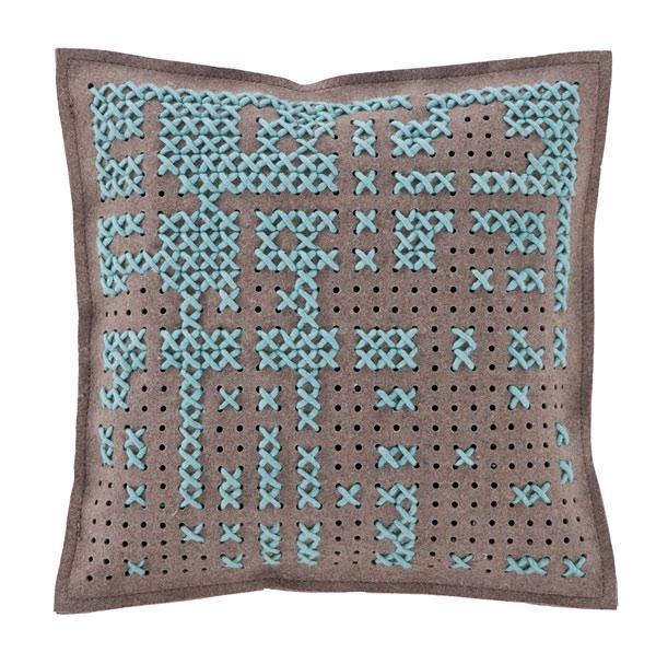 ALFOMBRAS Y PUFFS DE PUNTO DE CRUZ